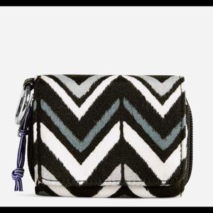 Last One!!! NWT Vera Bradley RFID Card Case in Lotus Chevron